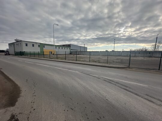 Komercinė teritorija (asfaltuota aikštelė) 3095 kv.m. NUOMAI