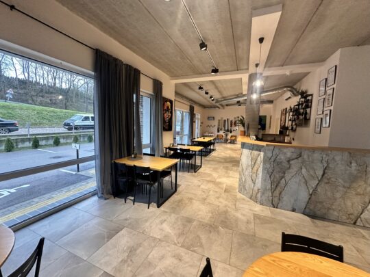 Naujos, modernios komercinės patalpos Alytaus centre.